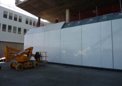 INSERM Toulouse Façades inclinées en béton poli